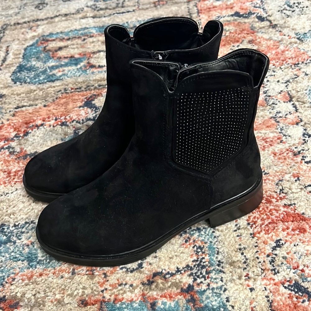 Black boots
